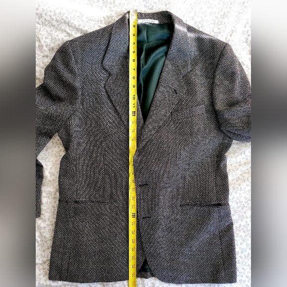 Suave French YSL 100% wool Blazer, size 44R. - Picture 9 of 11